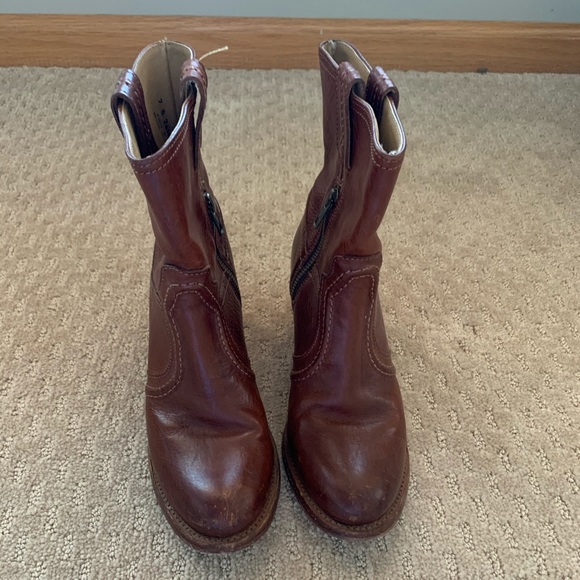 Frye booties! Style 76400 size 7 - Picture 3 of 8
